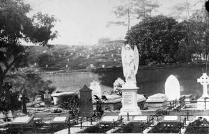 史荦伯牧师及其他古田教案遇害者的墓碑（来源：维基共享）