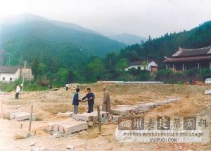 1989年重建中的黄檗寺（来源：福清侨乡报）