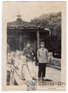 1950-1960年代拍摄的闽侯上街沙堤村翠屏桥。此时桥栏完整、桥亭尚在（来源：林轶南收藏）