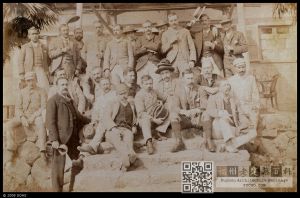 1892年，鼓岭避暑地的外国人在鼓岭禅臣避暑别墅前拍摄的合影，照片标注为“在禅臣小屋举办的午餐派对”（来源：高士威的相片集，伦敦大学亚非学院藏）